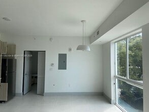 Building Photo - 519 SW 5th Ave
