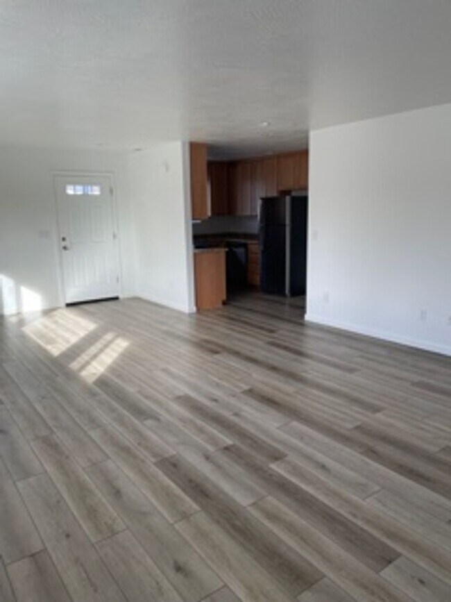 Building Photo - 3 BEDROOMS SINGLE LEVEL HOME