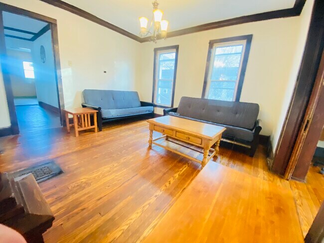 Foto del edificio - 1337 Madison St