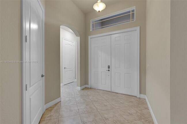 Building Photo - 9051 Edgewater Bend