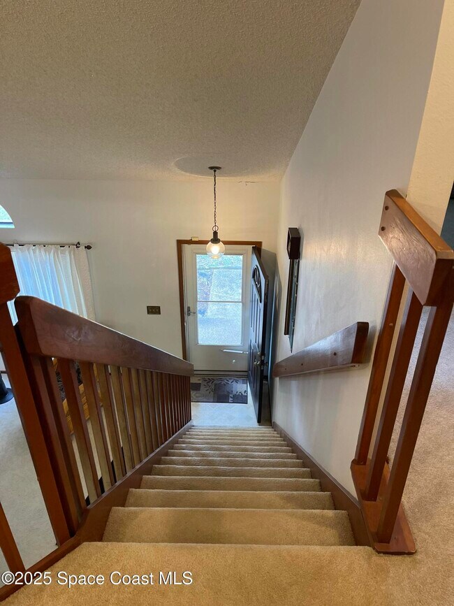 Foto del edificio - 1547 Clover Cir