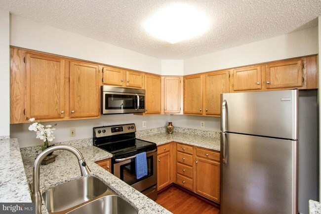 Building Photo - 7005 Birkenhead Pl
