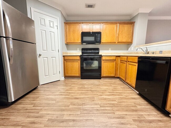 Foto del edificio - 2 Bedroom, 2.5 Bath Townhouse - Two Bedroom Suites