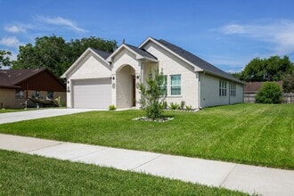 Building Photo - 2303 Cunningham Dr