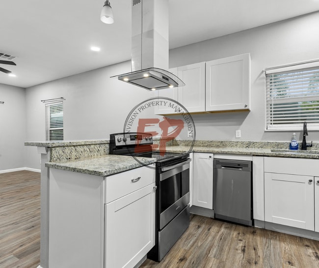 Building Photo - 221 N Bermuda St