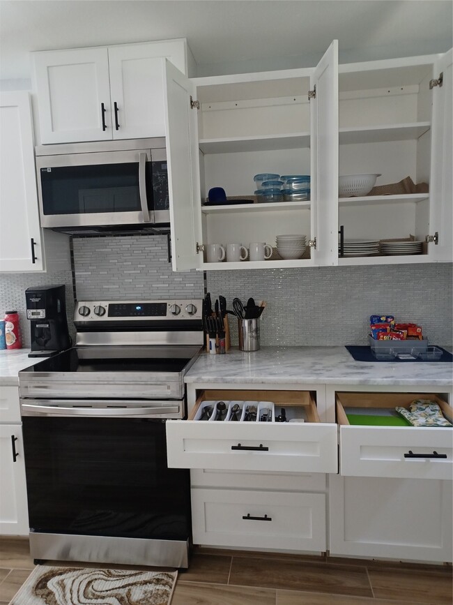 Building Photo - 5815 Schevers St