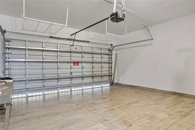 Foto del edificio - 9910 NW 86th Terrace