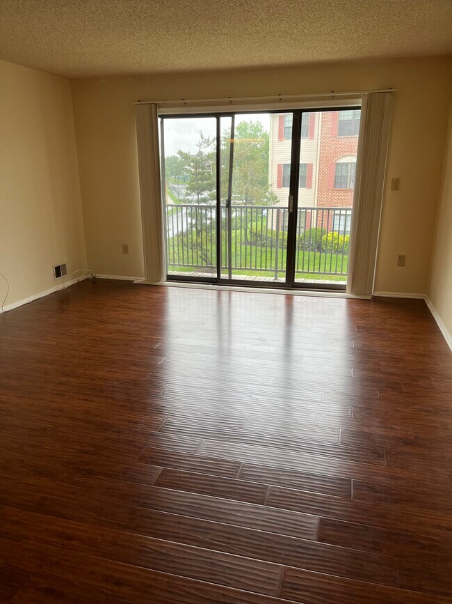 Building Photo - 7 Kite Ct