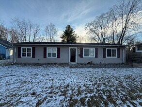 Building Photo - 9 Crescent Ct