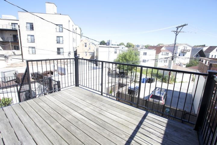 Foto del edificio - 3023 N Oakley Ave