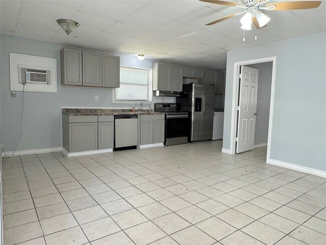 Foto del edificio - 218 Water Glen Dr