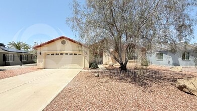 Building Photo - 822 W Earll Dr