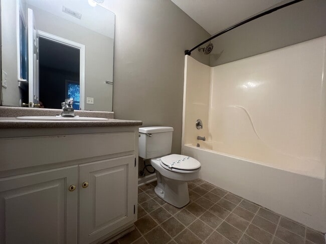 Building Photo - 2204 Gretels Hunt