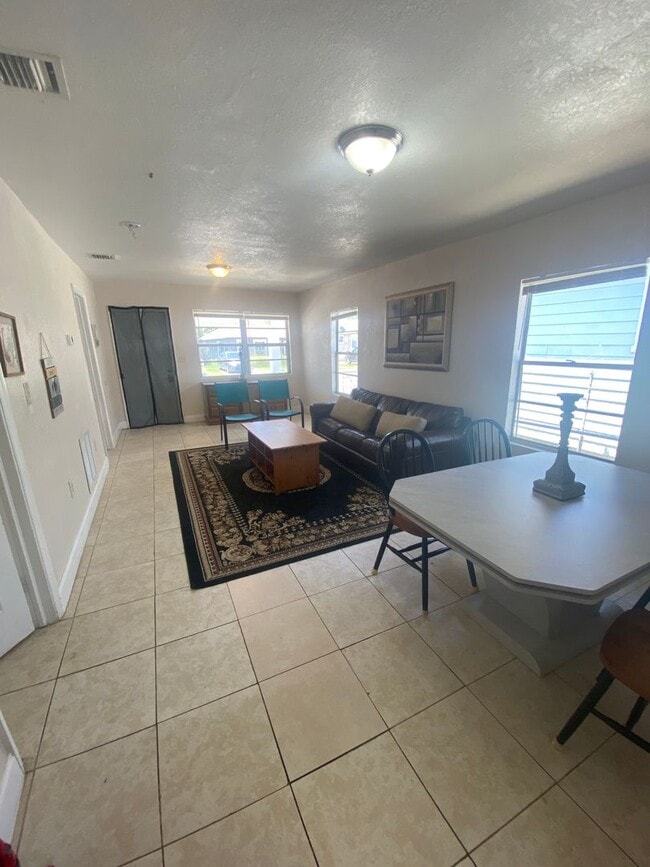 Foto del edificio - Move-In Made Simple: First Month’s Rent + Security Deposit Only to Move-In!