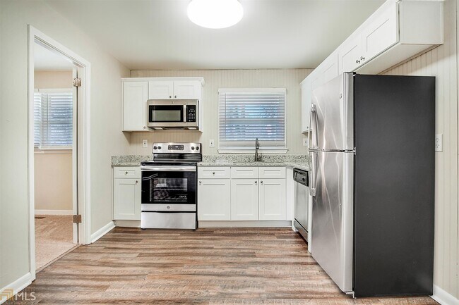 Building Photo - 2805 Zane Grey Dr SE
