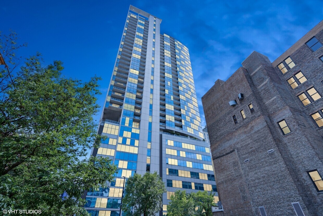 Foto principal - 303 W Ohio St