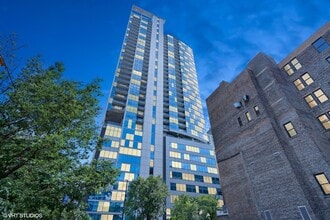 Building Photo - 303 W Ohio St