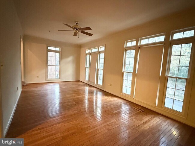 Foto del edificio - 552 Winding Rose Dr
