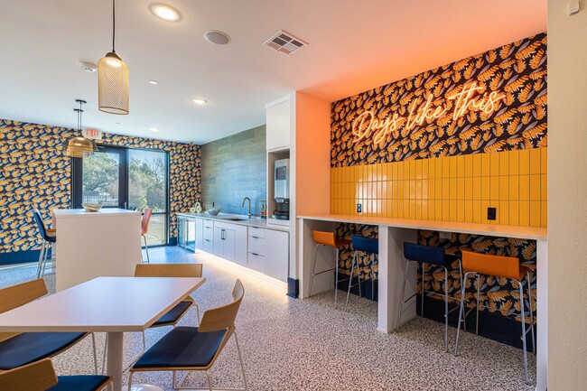 Coffee Lounge - Botanic Luxury Living