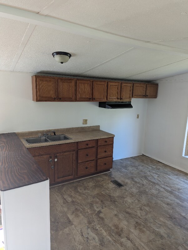 Building Photo - 504 Whispering Pines Dr