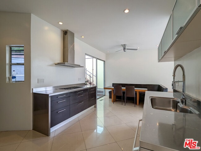 Foto del edificio - 6767 Whitley Terrace