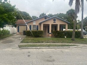Building Photo - 1139 Freshwater Lakes Dr