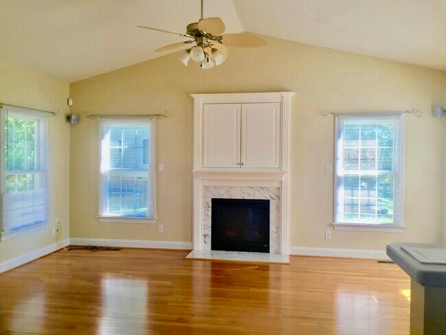 Building Photo - 1525 Clemons Way