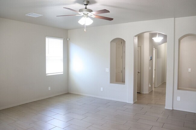 Foto del edificio - Like New