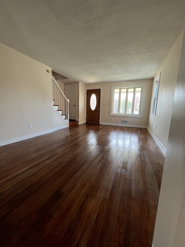 Foto del edificio - 7452 Lawrence Rd