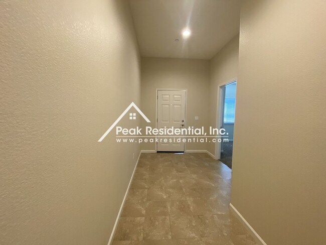 Foto del edificio - Wonderful 4bd/2ba Home with 2 Car Garage!