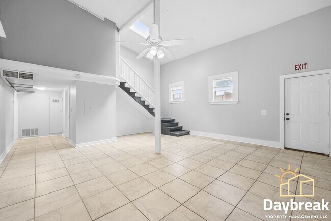 Foto del edificio - 112 E Anderson St