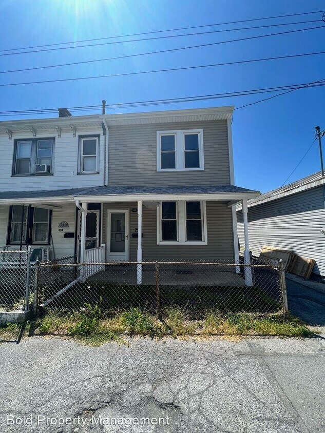 3 br, 1.5 bath House 257 S Partridge Street House Rental in Lebanon