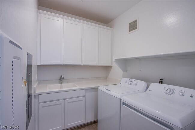 Foto del edificio - 2555 Hampton Rd