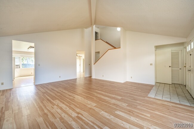 Building Photo - HIGHLY DESIRABLE 4BR/2.5BA HOUSE IN KAPOLE...