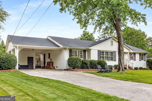 Building Photo - 5875 Pine Brook Rd NE