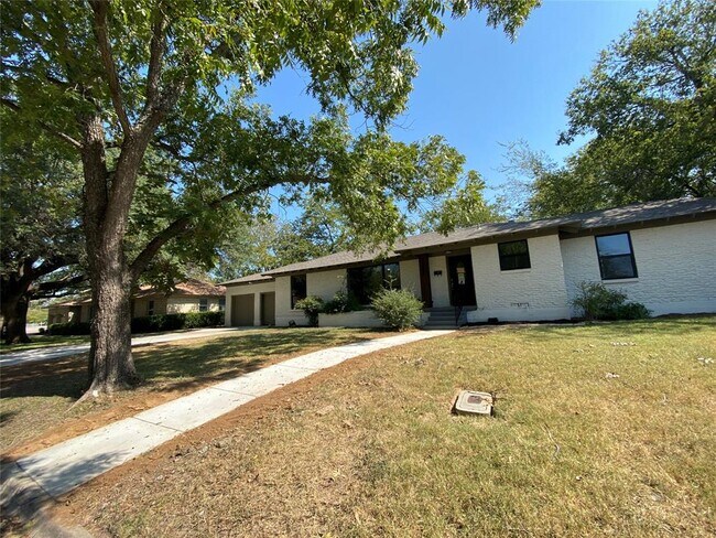 Foto del edificio - 3224 Kingsbury Ave