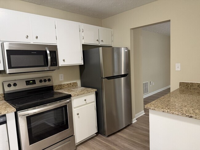Foto del edificio - 1705 Cedar Shoals Dr