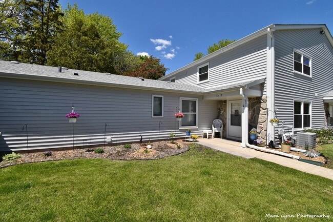 Building Photo - 1341 N Glen Cir