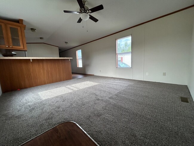 Foto del edificio - 319 Spring Park Dr