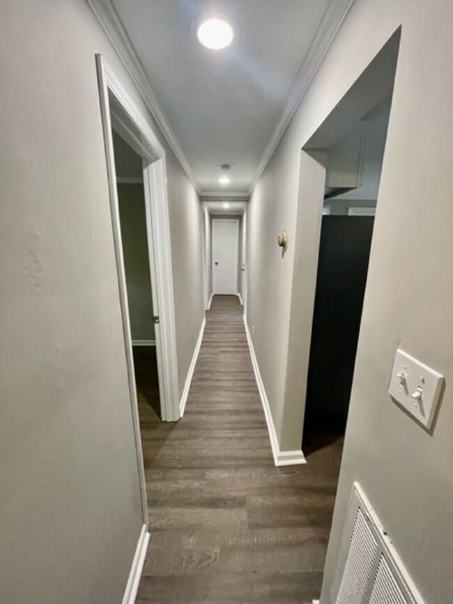 Building Photo - Don't miss out on this Adorable 2 bedroom ...