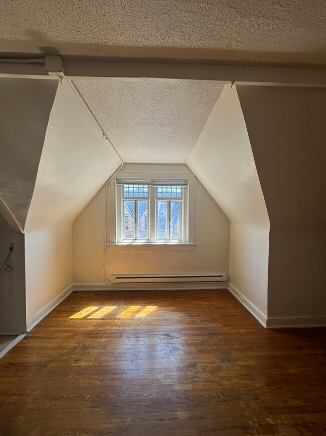 Unidad 4F - 1018 N Calvert St