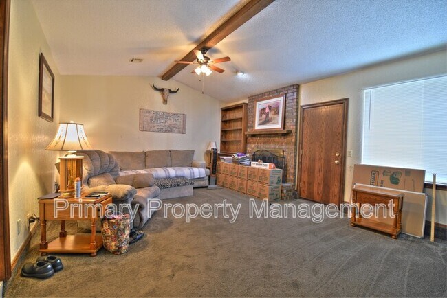 Building Photo - 307 Vickie Dr