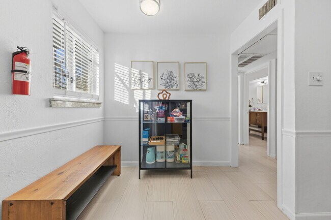 Building Photo - 5057 Les Chateaux Dr