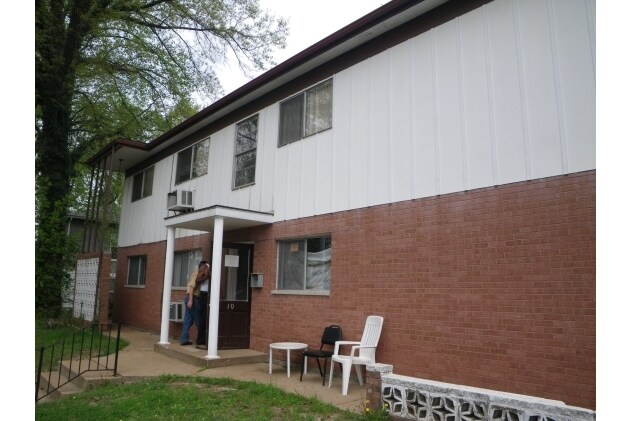Building Photo - 10 N Douglas Ave