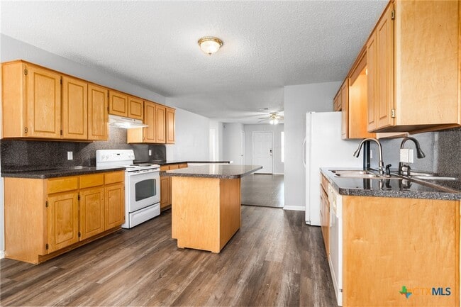 Foto del edificio - 4203 Fieldcrest Dr