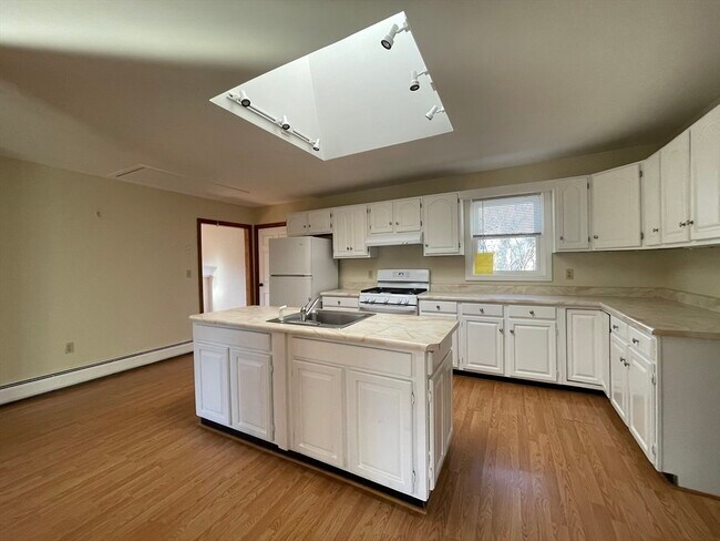 Building Photo - 36 Pickering St