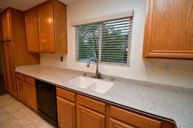 Building Photo - 3 Bed - 1 Story House - Southern Highlands...