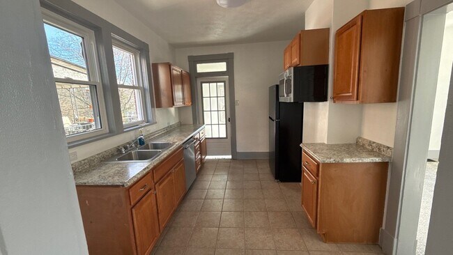Building Photo - 26 1st St