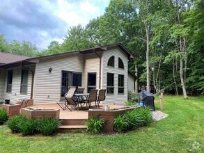 Building Photo - 2018 River Rd