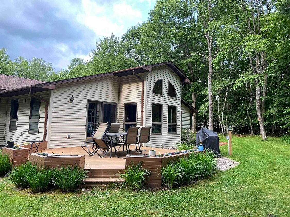 Primary Photo - 2018 River Rd